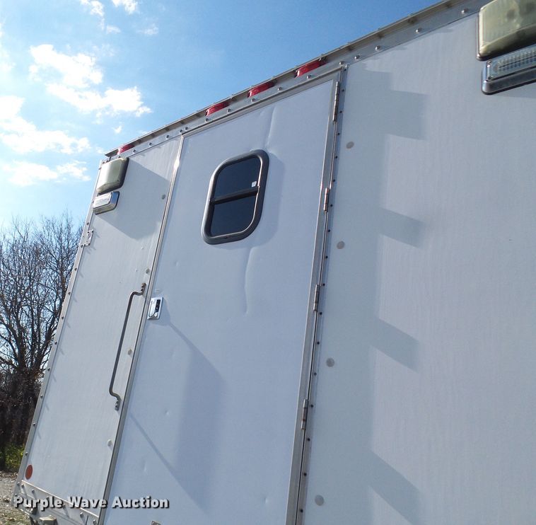 image for item DG2124 1999 Ford F450 Super Duty  command center truck