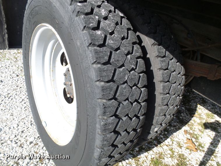 image for item DG2124 1999 Ford F450 Super Duty  command center truck