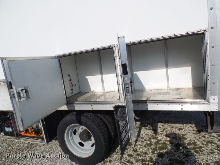 image for item DG2124 1999 Ford F450 Super Duty  command center truck