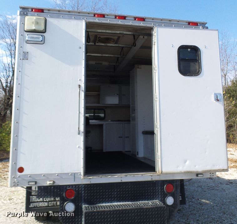 image for item DG2124 1999 Ford F450 Super Duty  command center truck