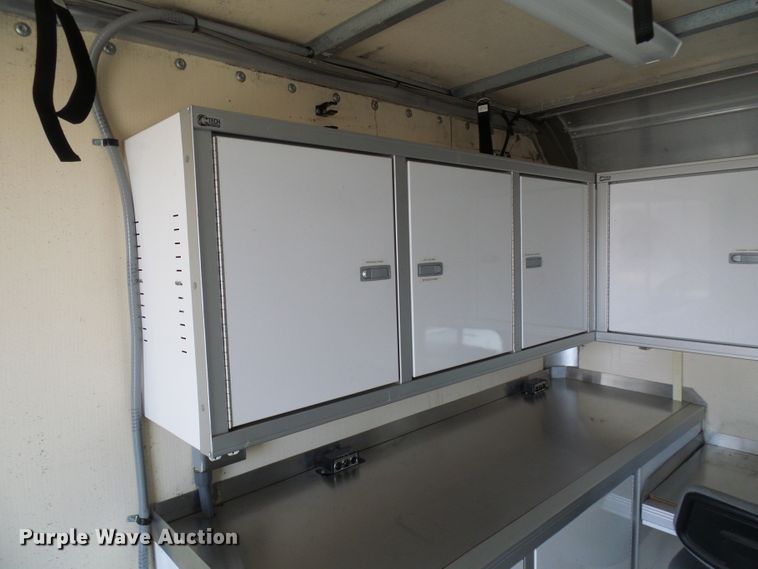 image for item DG2124 1999 Ford F450 Super Duty  command center truck