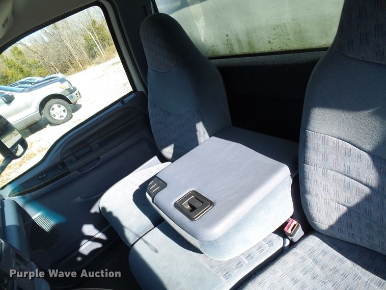 image for item DG2124 1999 Ford F450 Super Duty  command center truck