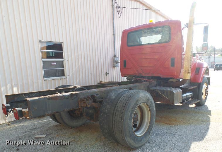 image for item DG2128 2003 International 7400  truck cab and chassis