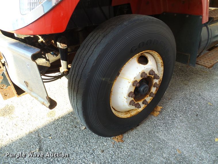 image for item DG2128 2003 International 7400  truck cab and chassis