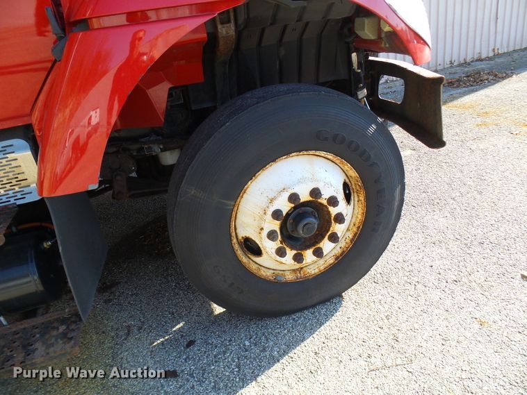 image for item DG2128 2003 International 7400  truck cab and chassis