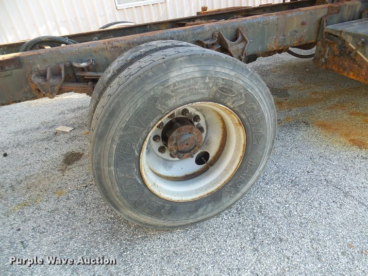 image for item DG2128 2003 International 7400  truck cab and chassis