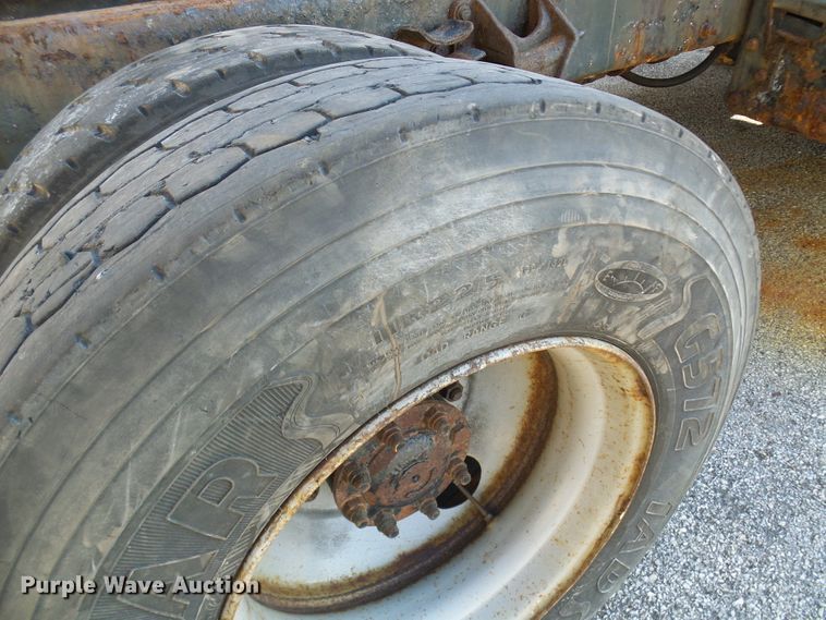 image for item DG2128 2003 International 7400  truck cab and chassis