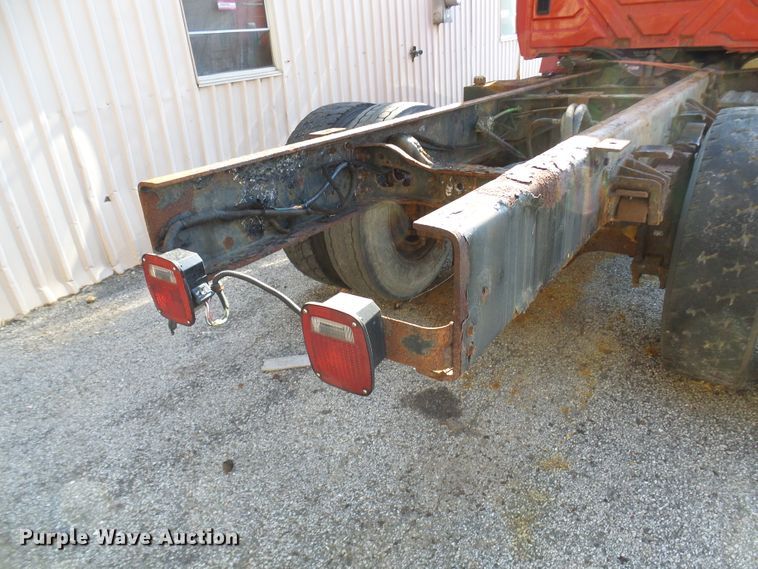 image for item DG2128 2003 International 7400  truck cab and chassis