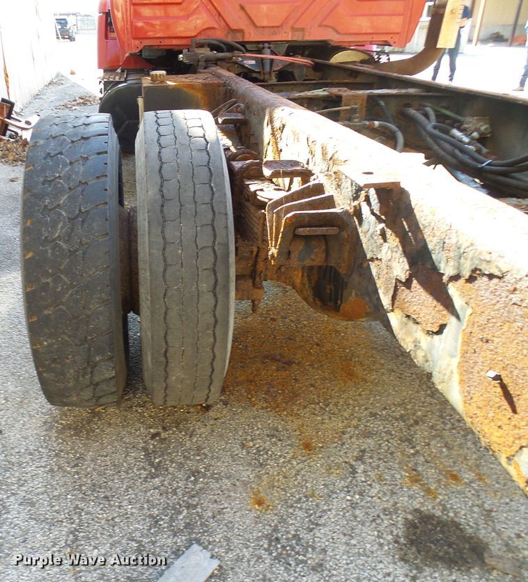 image for item DG2128 2003 International 7400  truck cab and chassis