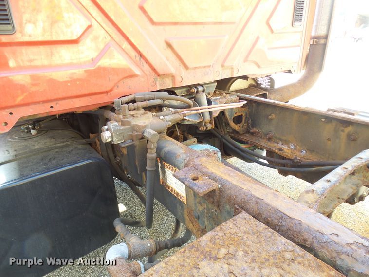 image for item DG2128 2003 International 7400  truck cab and chassis