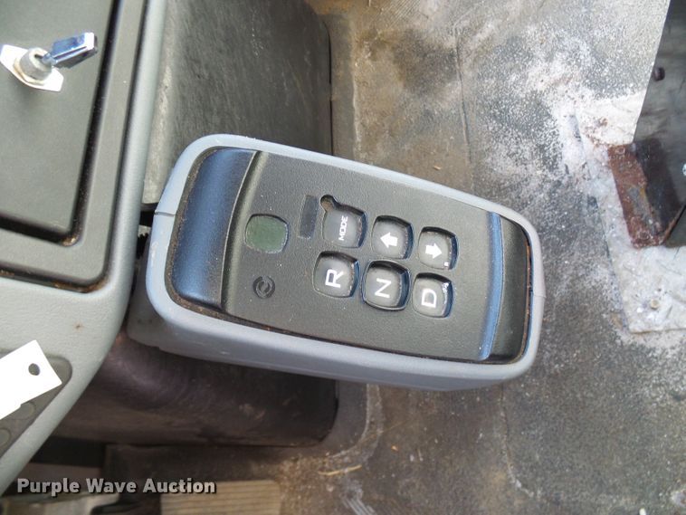 image for item DG2128 2003 International 7400  truck cab and chassis