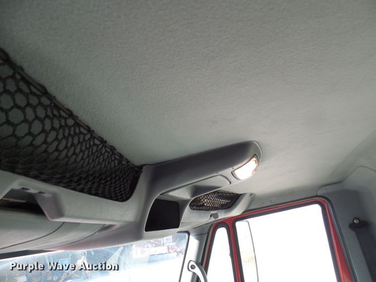 image for item DG2128 2003 International 7400  truck cab and chassis