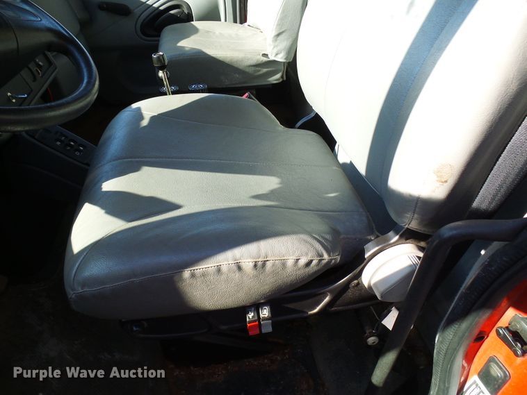 image for item DG2128 2003 International 7400  truck cab and chassis