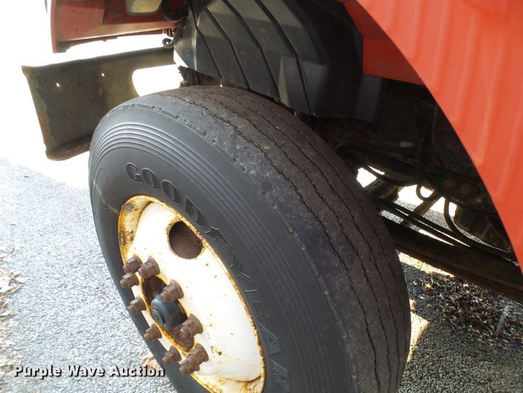 image for item DG2128 2003 International 7400  truck cab and chassis