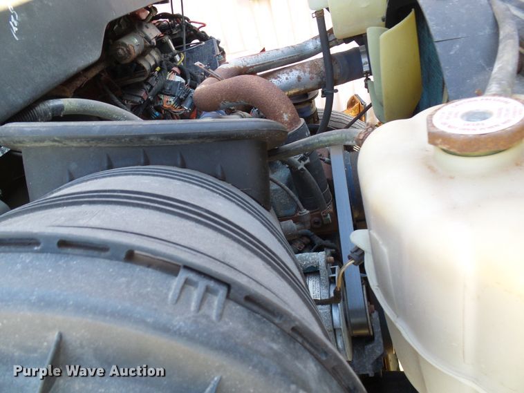 image for item DG2128 2003 International 7400  truck cab and chassis