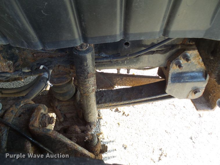 image for item DG2128 2003 International 7400  truck cab and chassis