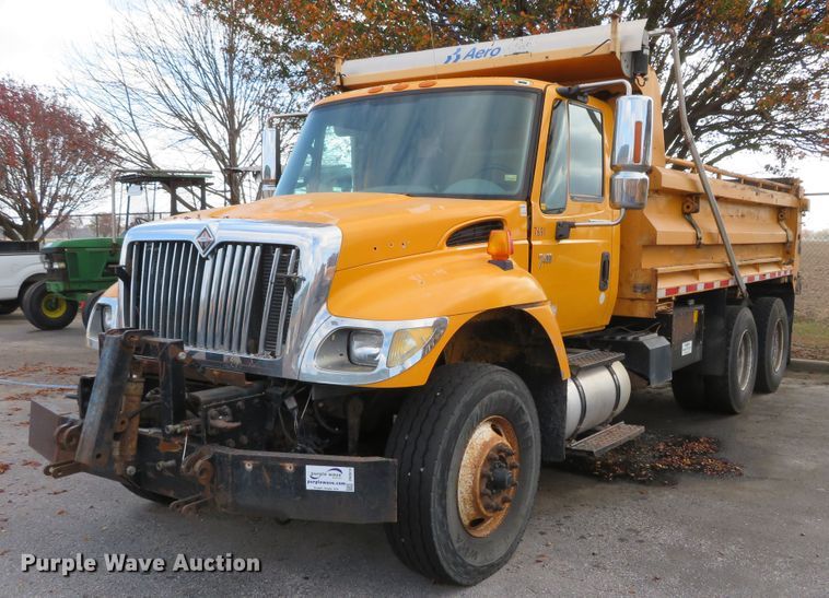 image for item DH0513 2006 International 7400  dump truck