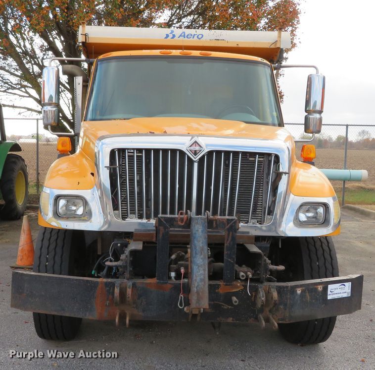 image for item DH0513 2006 International 7400  dump truck