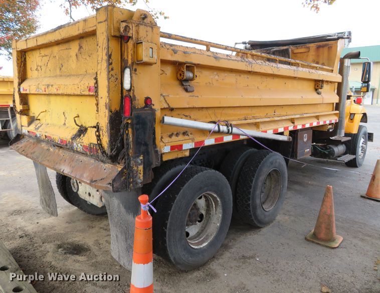 image for item DH0513 2006 International 7400  dump truck