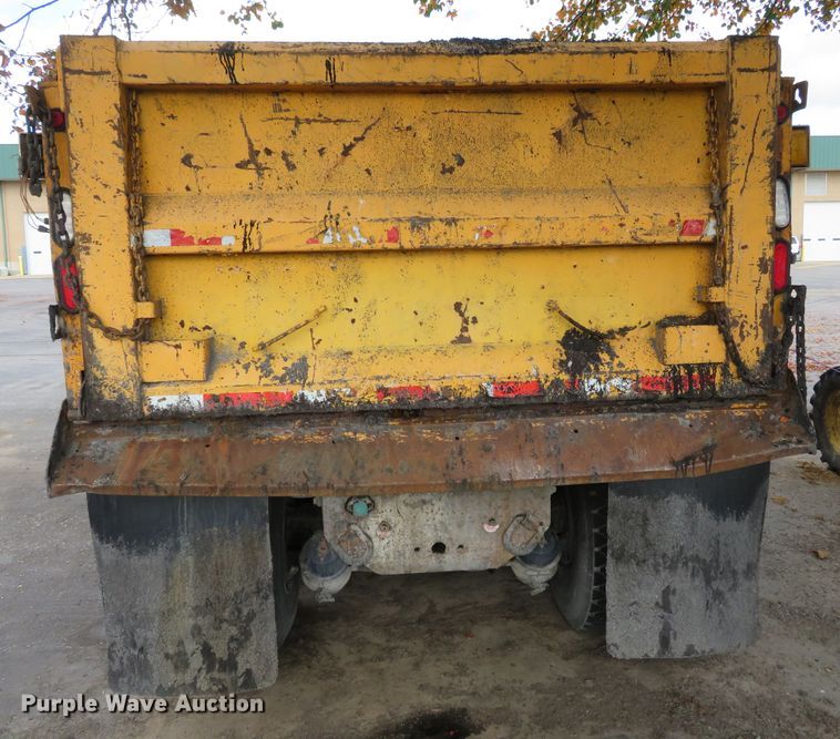 image for item DH0513 2006 International 7400  dump truck