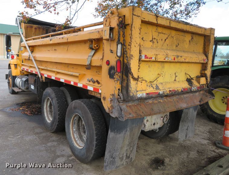 image for item DH0513 2006 International 7400  dump truck