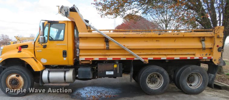 image for item DH0513 2006 International 7400  dump truck
