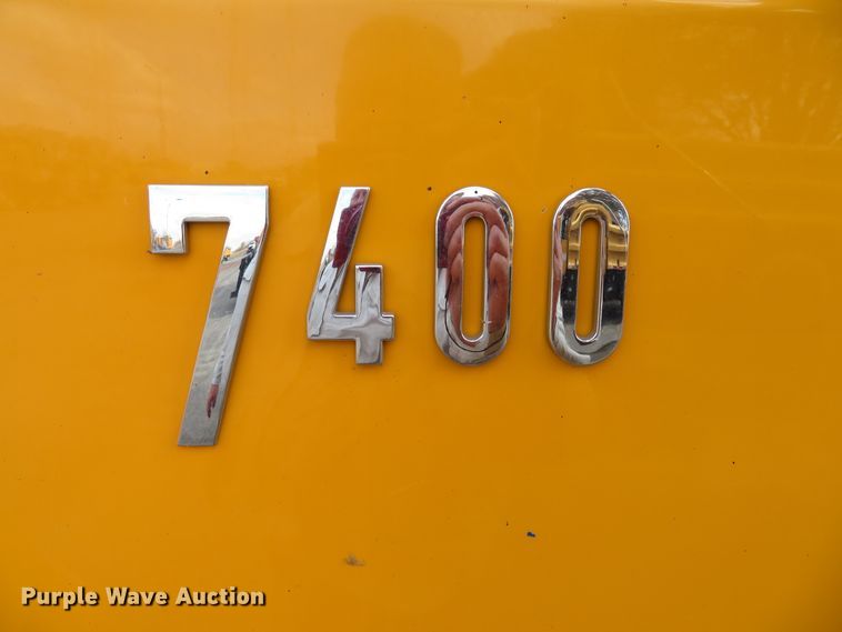 image for item DH0513 2006 International 7400  dump truck