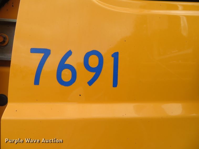 image for item DH0513 2006 International 7400  dump truck