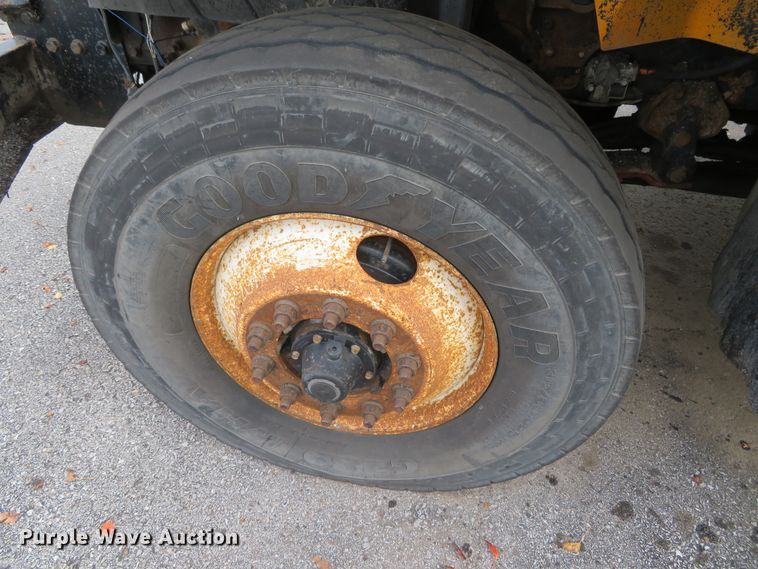 image for item DH0513 2006 International 7400  dump truck