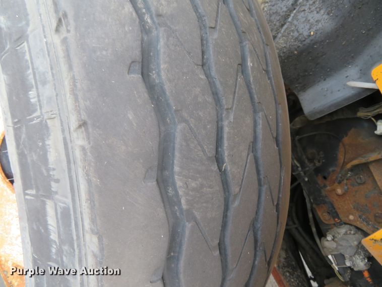 image for item DH0513 2006 International 7400  dump truck