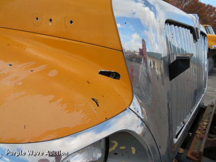 image for item DH0513 2006 International 7400  dump truck