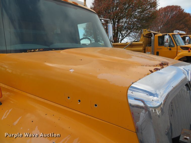 image for item DH0513 2006 International 7400  dump truck