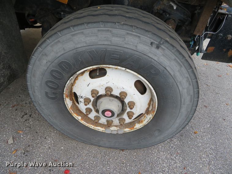 image for item DH0513 2006 International 7400  dump truck