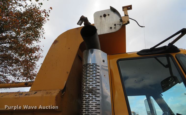 image for item DH0513 2006 International 7400  dump truck