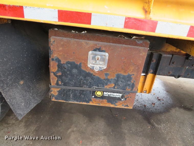 image for item DH0513 2006 International 7400  dump truck