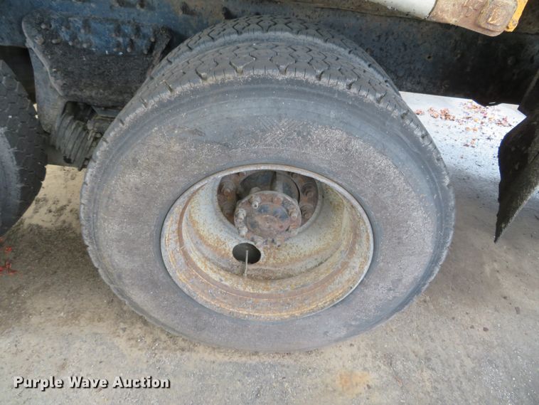 image for item DH0513 2006 International 7400  dump truck