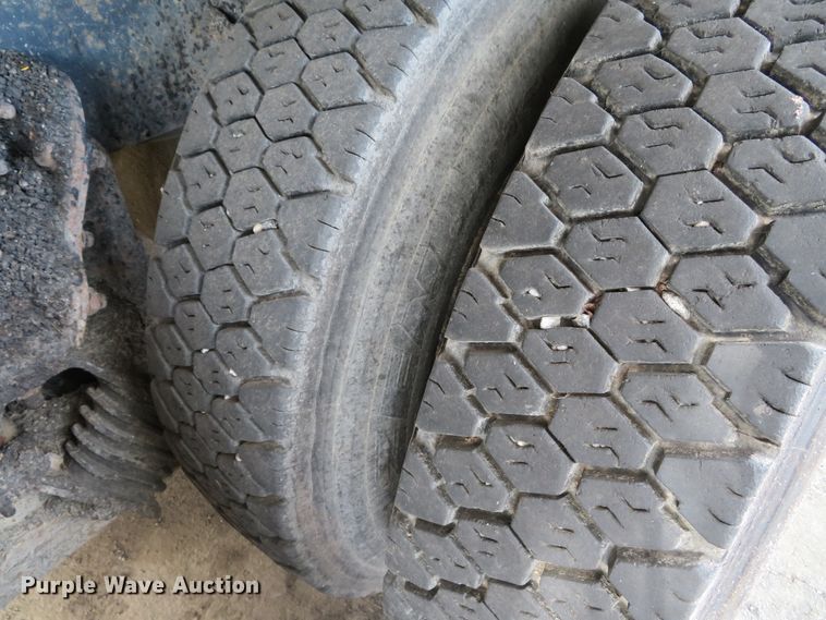 image for item DH0513 2006 International 7400  dump truck