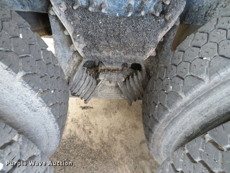 image for item DH0513 2006 International 7400  dump truck