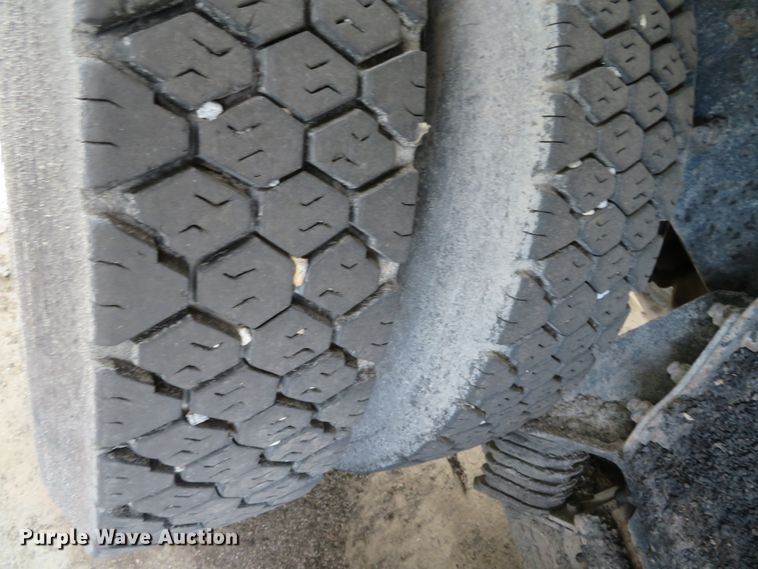 image for item DH0513 2006 International 7400  dump truck