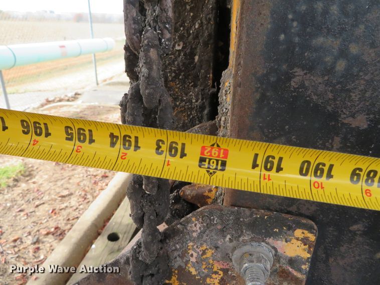 image for item DH0513 2006 International 7400  dump truck