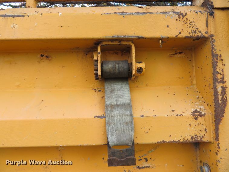 image for item DH0513 2006 International 7400  dump truck