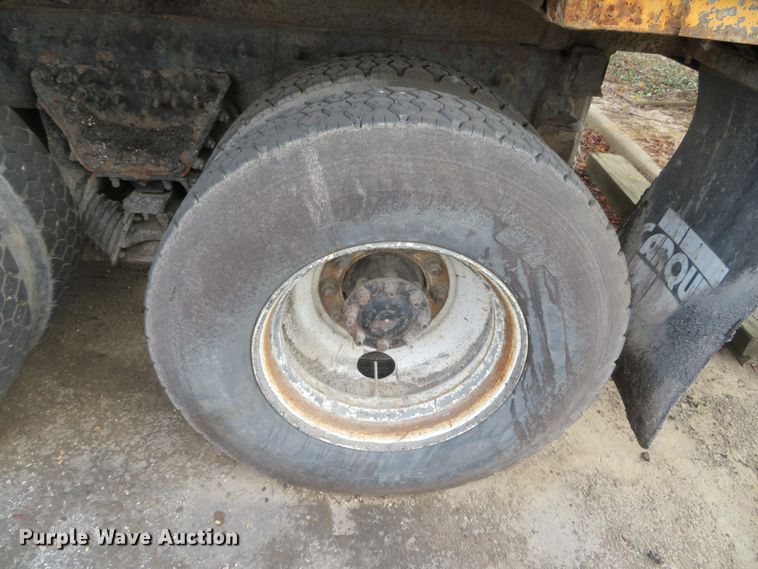 image for item DH0513 2006 International 7400  dump truck