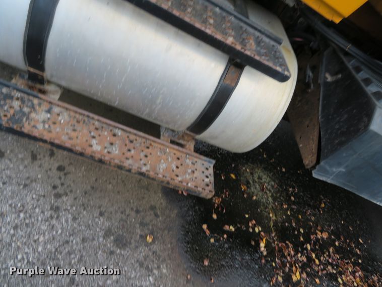 image for item DH0513 2006 International 7400  dump truck