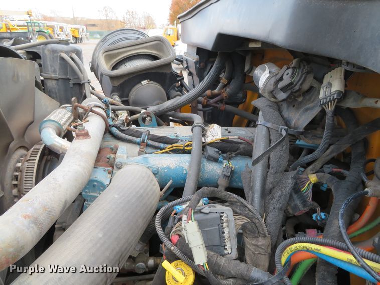 image for item DH0513 2006 International 7400  dump truck