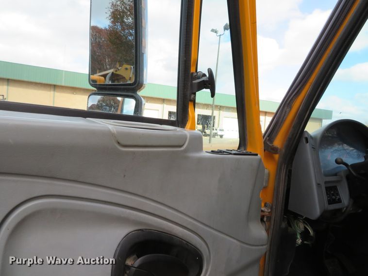 image for item DH0513 2006 International 7400  dump truck