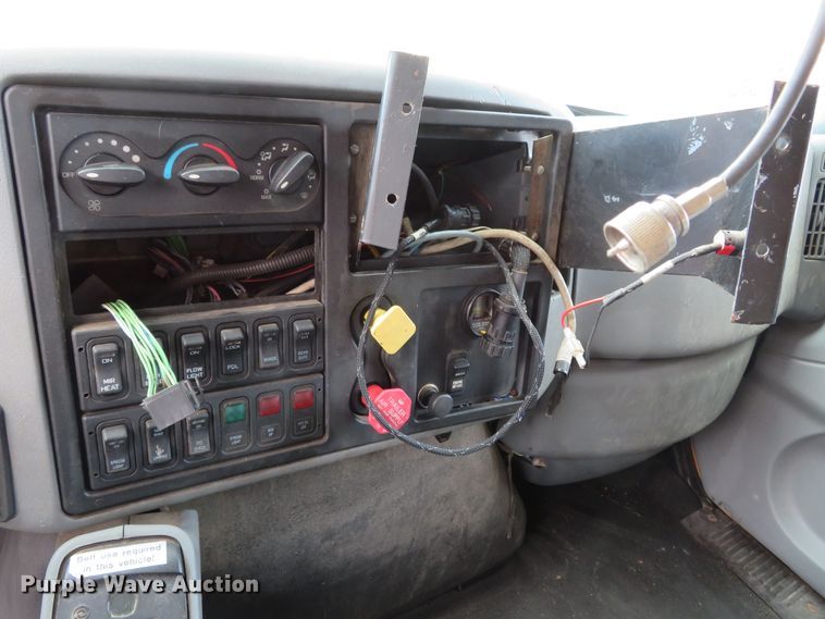 image for item DH0513 2006 International 7400  dump truck