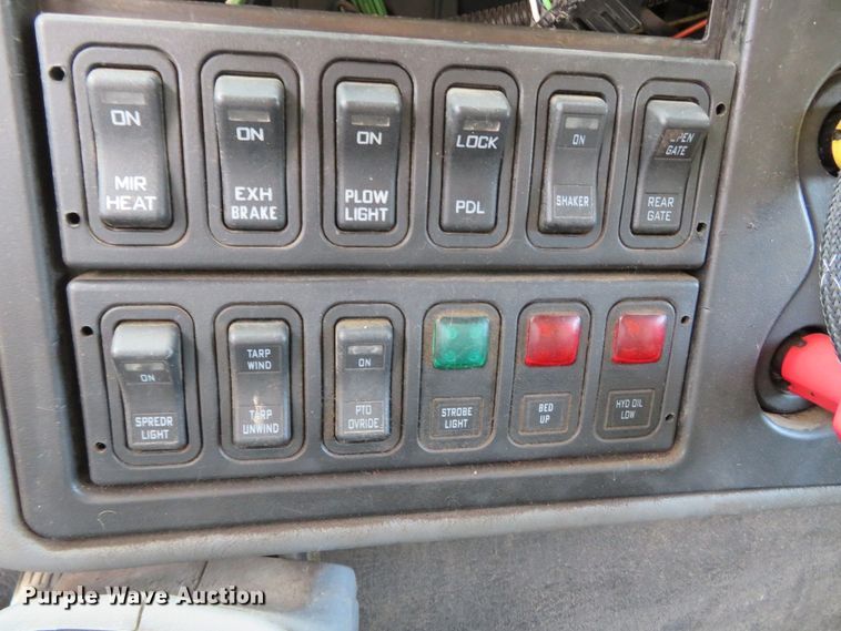 image for item DH0513 2006 International 7400  dump truck