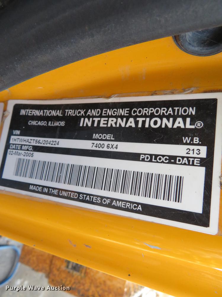 image for item DH0513 2006 International 7400  dump truck
