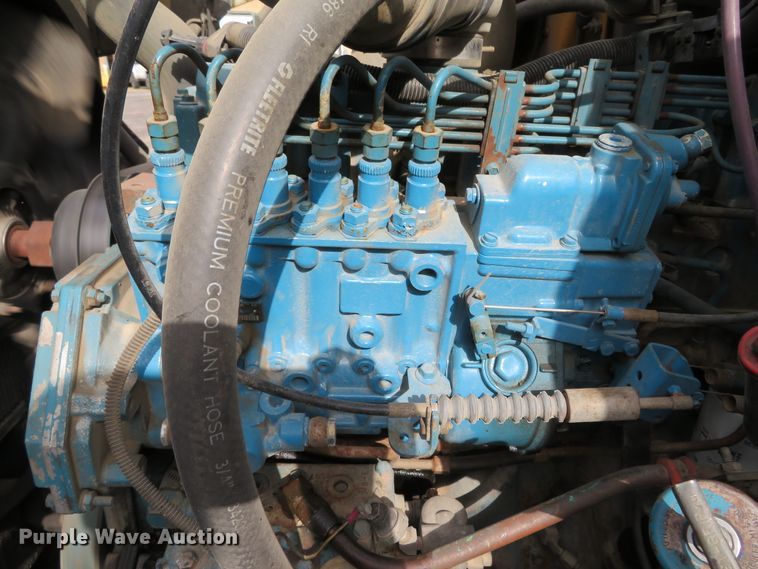 image for item DH0520 1997 International 4900  oil distributor truck