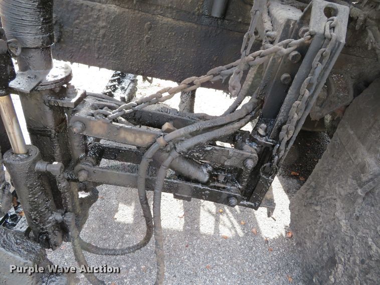 image for item DH0520 1997 International 4900  oil distributor truck